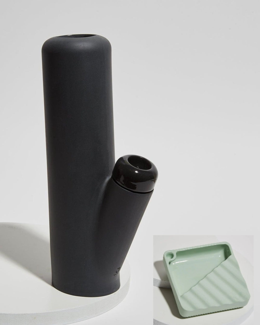 Jaunt black ceramic bong with green ashtray.